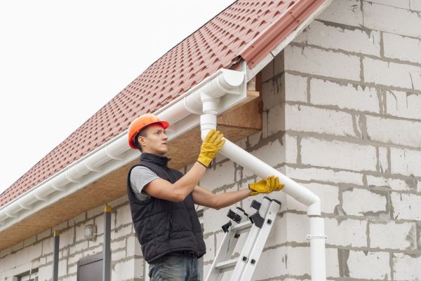 Gutter Downspout Unclogging in Broomfield